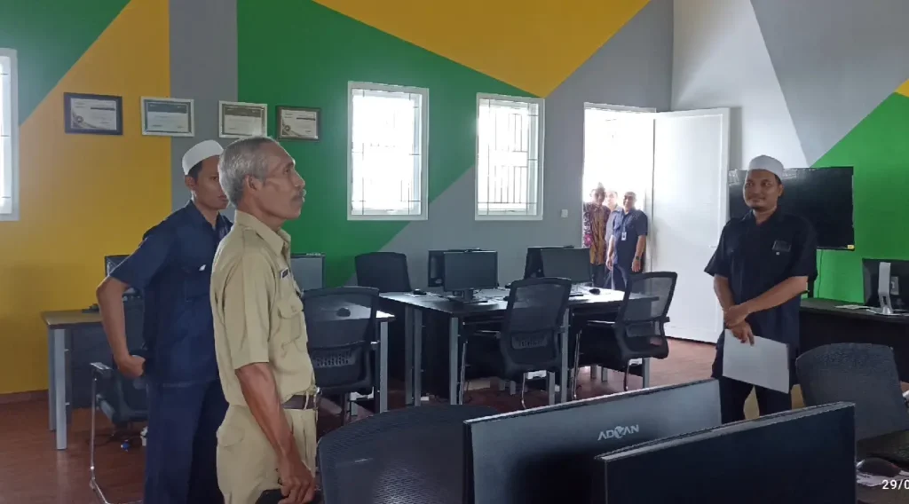 Proses Verifikasi UKK SMK PK - SMK Telkom Terpadu AKN Marzuqi